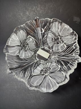 Mikasa Hibiscus Frost Crystal Serving Bowl – Decorative Accessory 8 ¾”